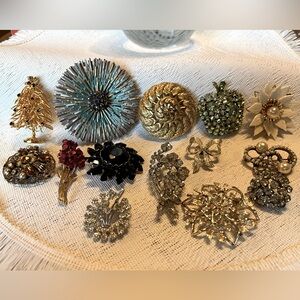 14 brooches majority vintage